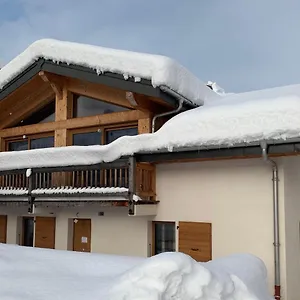 chalet-mitoyen-le-rusticana.hotels-rhonealpes.com/